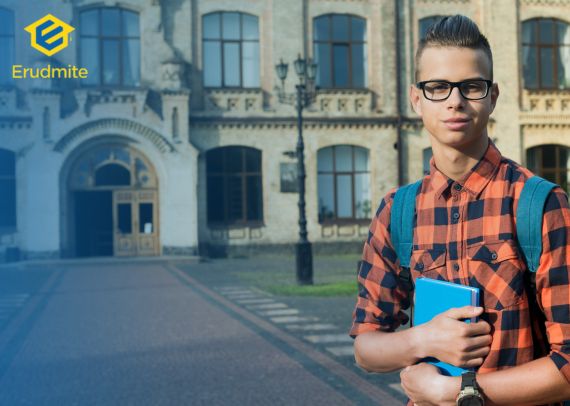 Student Accommodation in the UK: Halls of Residence vs. Private Rentals